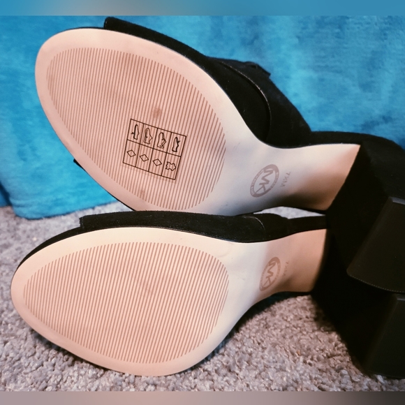 Michael Kors Leather Heeled Slip-on - Picture 4 of 6